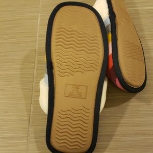 GAP Shoes - Like new GAP fuzzy slippers GAP Shoes - Like new GAP fuzzy slippers